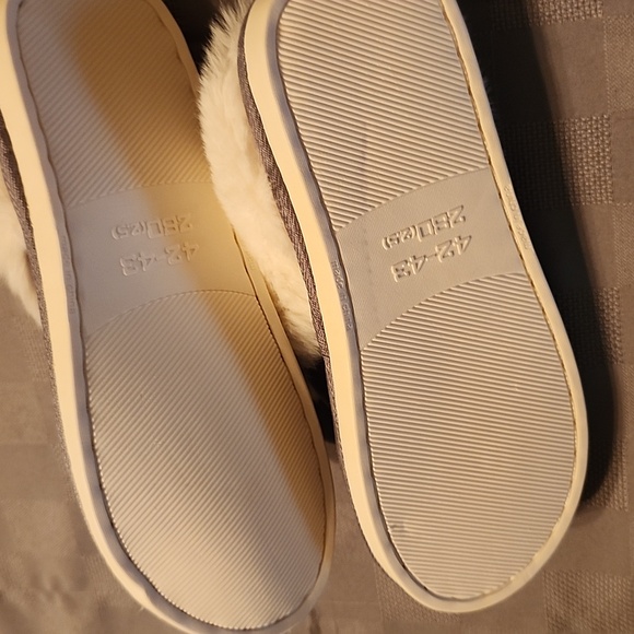 Fuzzy, Warm slippers - Picture 4 of 4